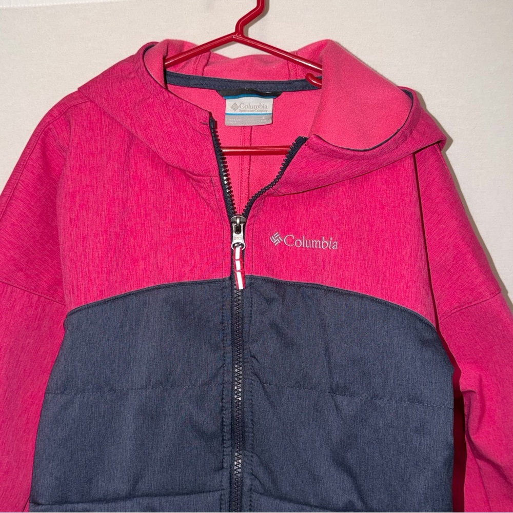 Girls Columbia all Weather Hooded Rain / Jacket.